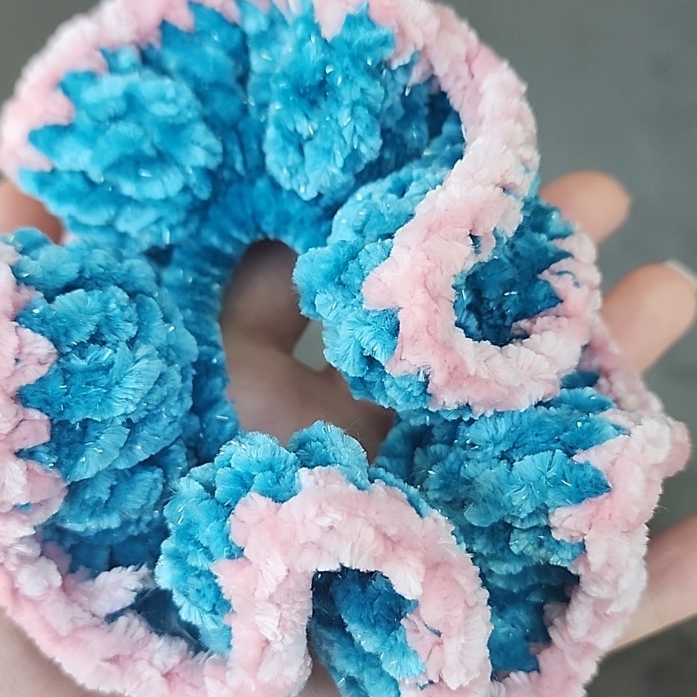 1 Scrunchie - Picture 2 of 2